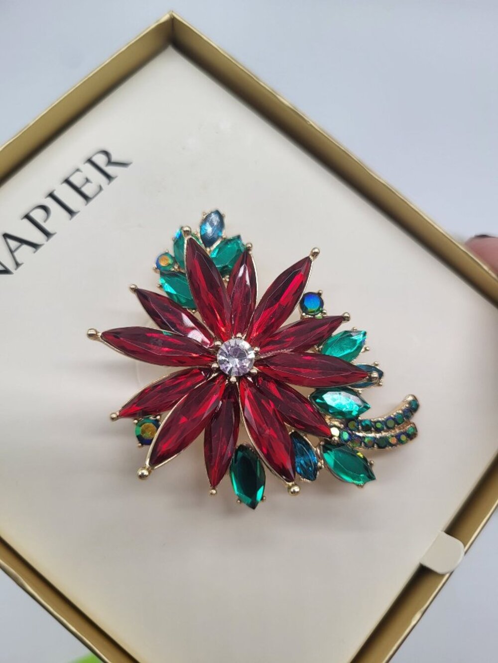 Napier Glass Pointy Poinsetta Christmas Holiday Brooch Pin Gold Tone Rhinestone - Picture 4 of 8